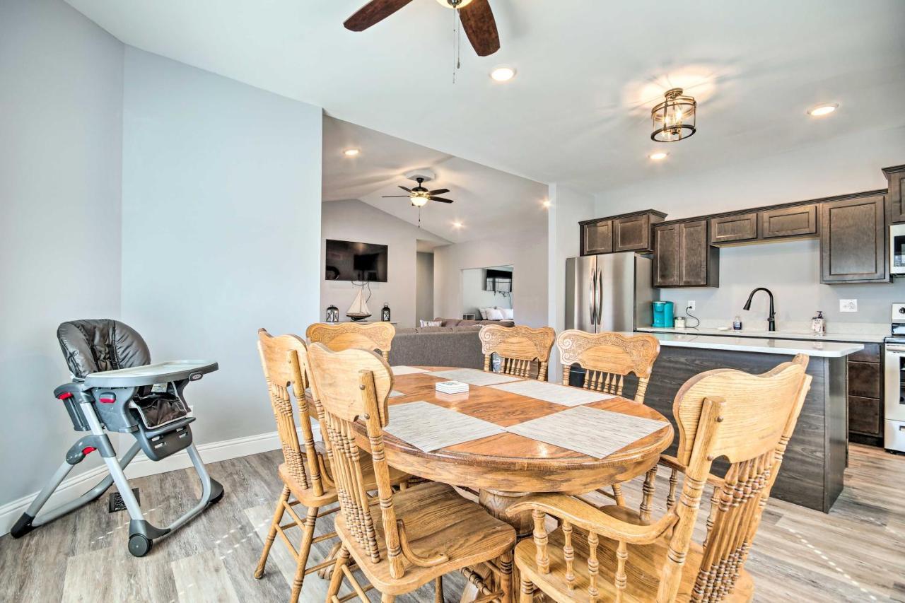 Lakefront Rocky Mount Home With Dock And Fire Pit المظهر الخارجي الصورة