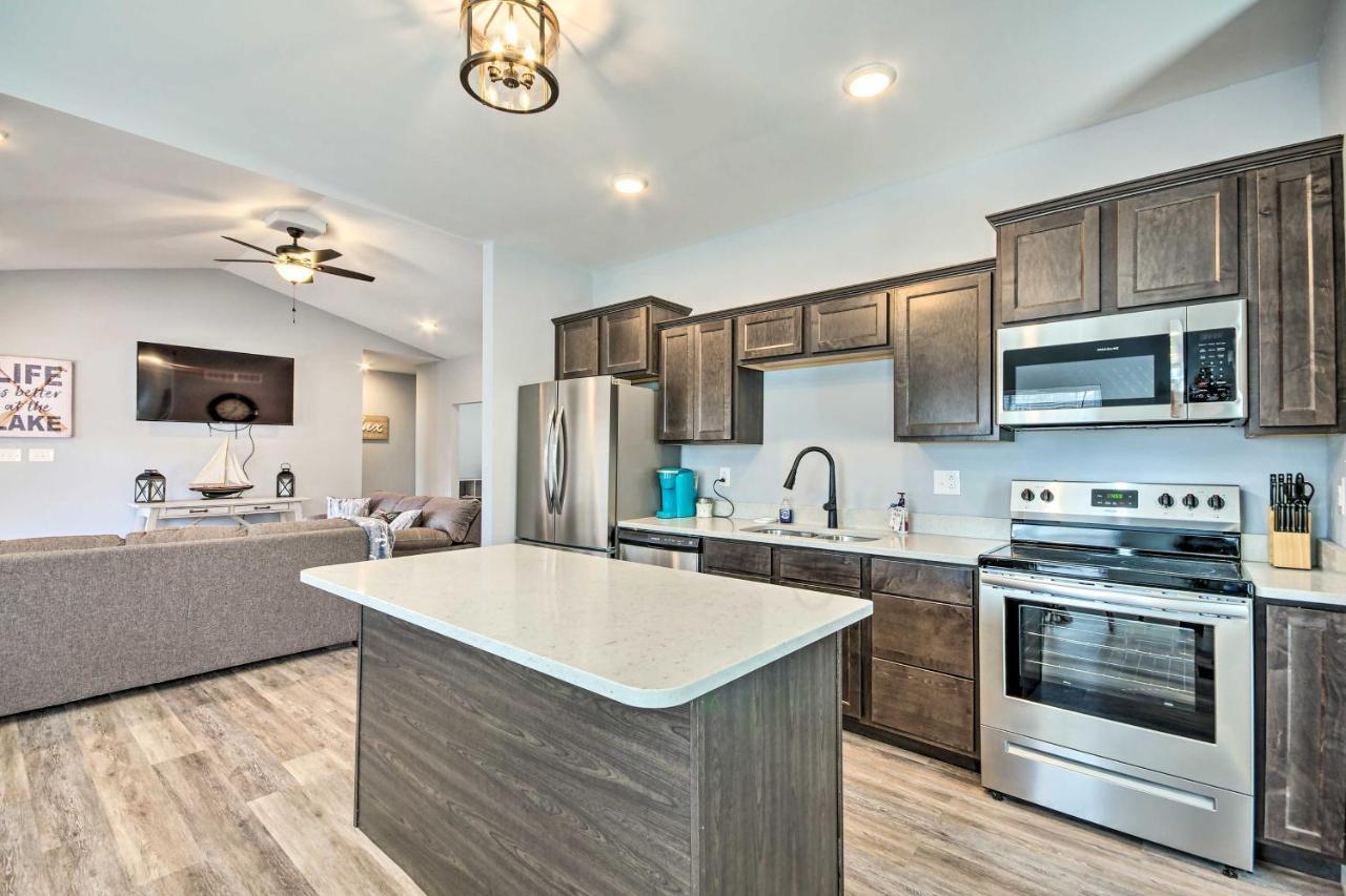 Lakefront Rocky Mount Home With Dock And Fire Pit المظهر الخارجي الصورة