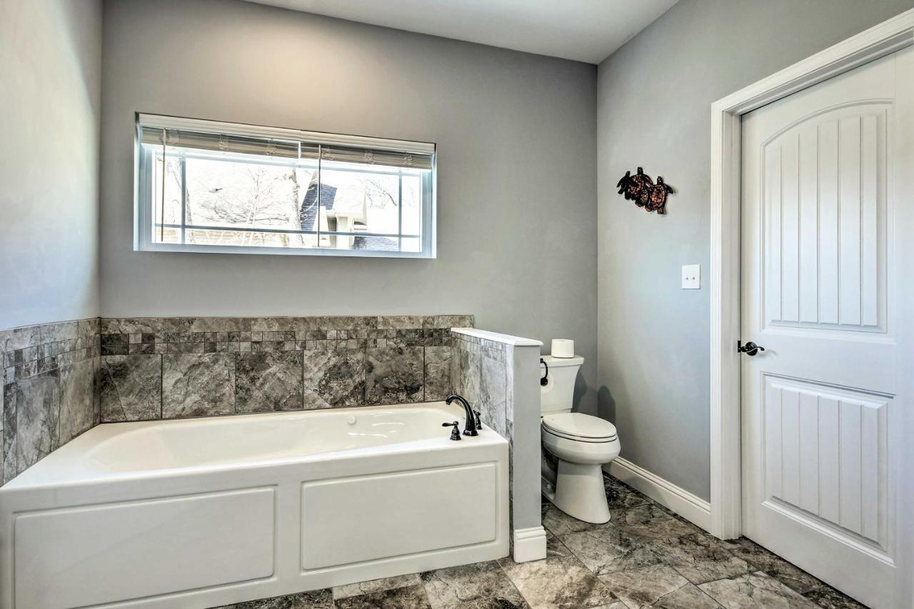 Lakefront Rocky Mount Home With Dock And Fire Pit المظهر الخارجي الصورة