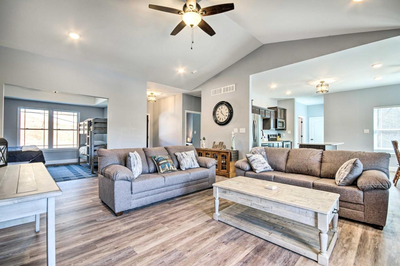 Lakefront Rocky Mount Home With Dock And Fire Pit المظهر الخارجي الصورة