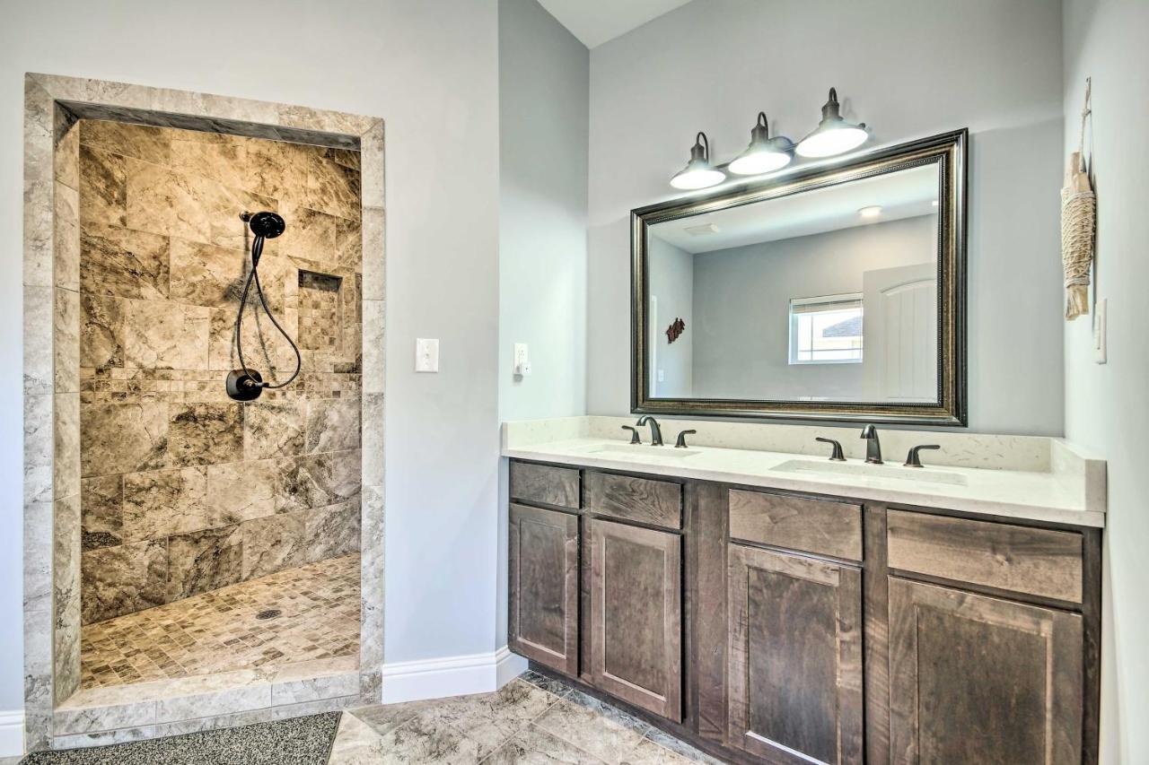 Lakefront Rocky Mount Home With Dock And Fire Pit المظهر الخارجي الصورة